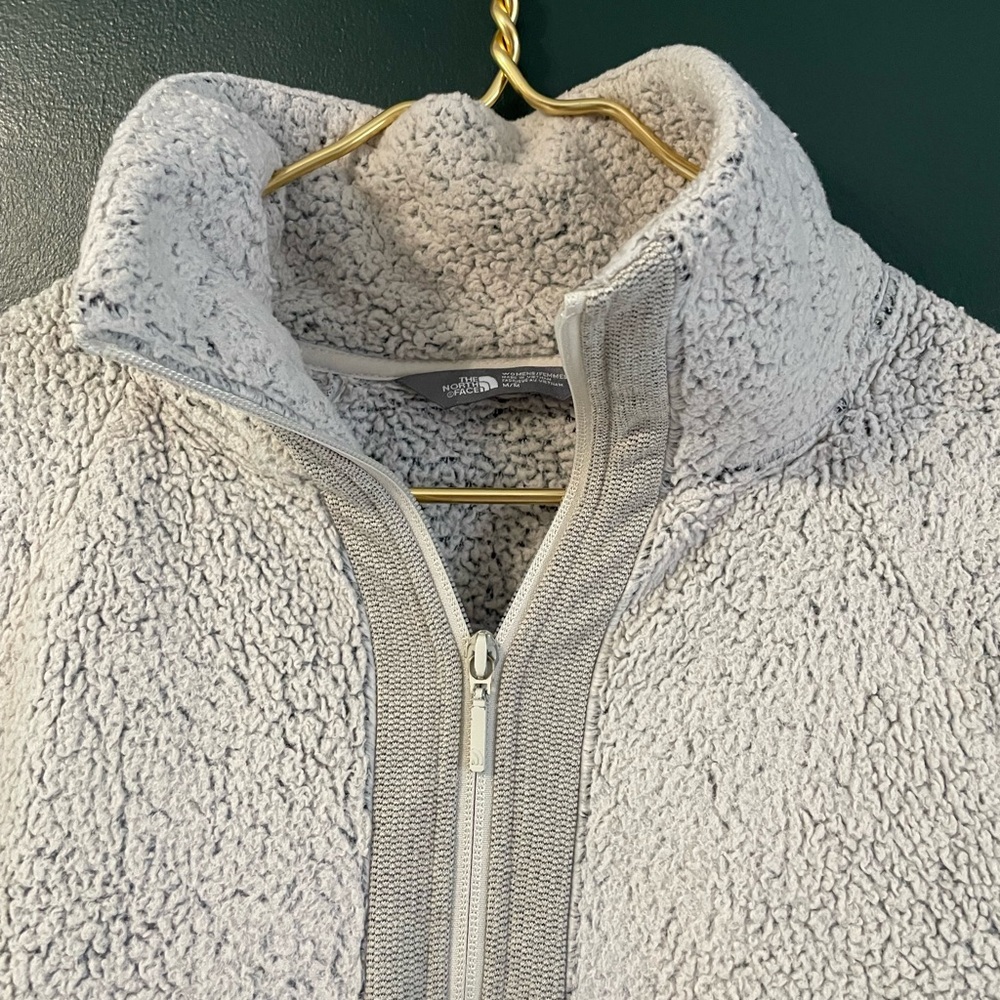 The North Face Furry Sherpa Full Zip. Neutral. Off White colorway. Size Medium - Picture 4 of 10